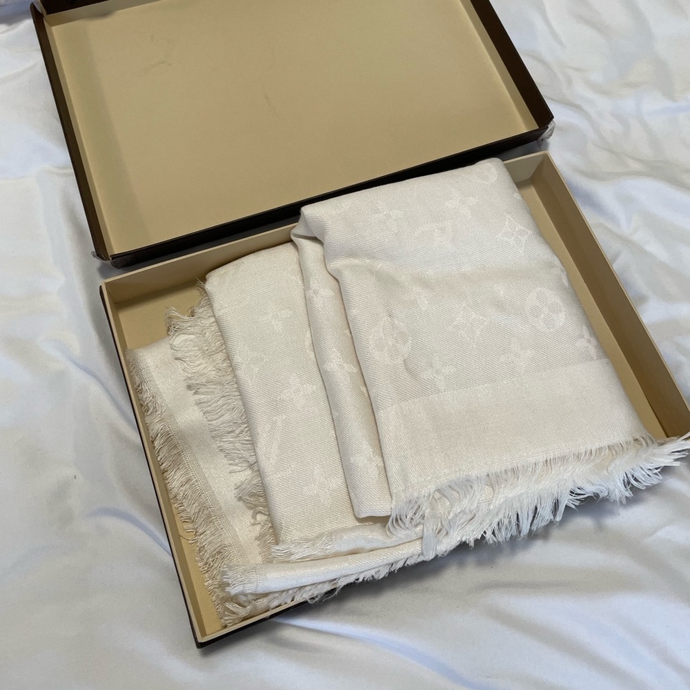 Louis Vuitton Shawl